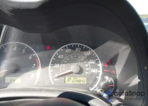 2011 Toyota Corolla z USA, uszkodzony, nr VIN 2T1BU4EE0BC615648